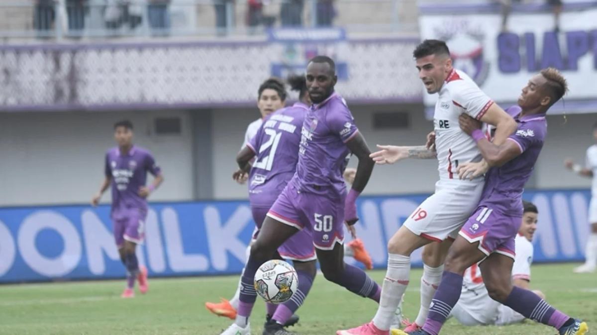 Bus Persis Solo Dilempari Oknum Suporter, Bos Persita: Bikin Malu!
