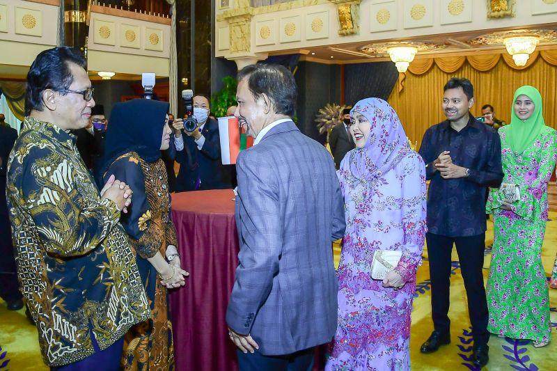 Gebyok jadi Kado Ulang Tahun untuk Sultan Brunei dari Dubes Kawasan Asia Tenggara