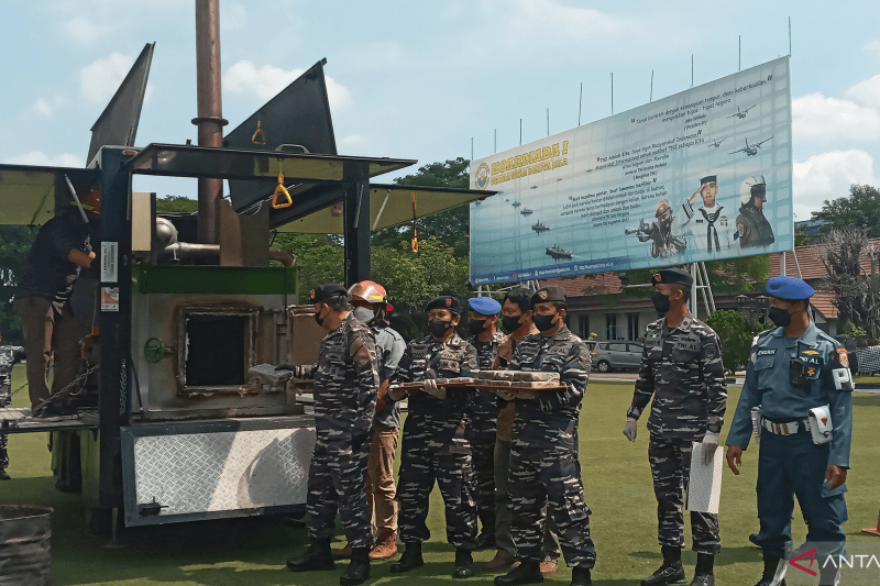 TNI AL Musnahkan 179 Kg Kokain yang Ditemukan di Selat Sunda
