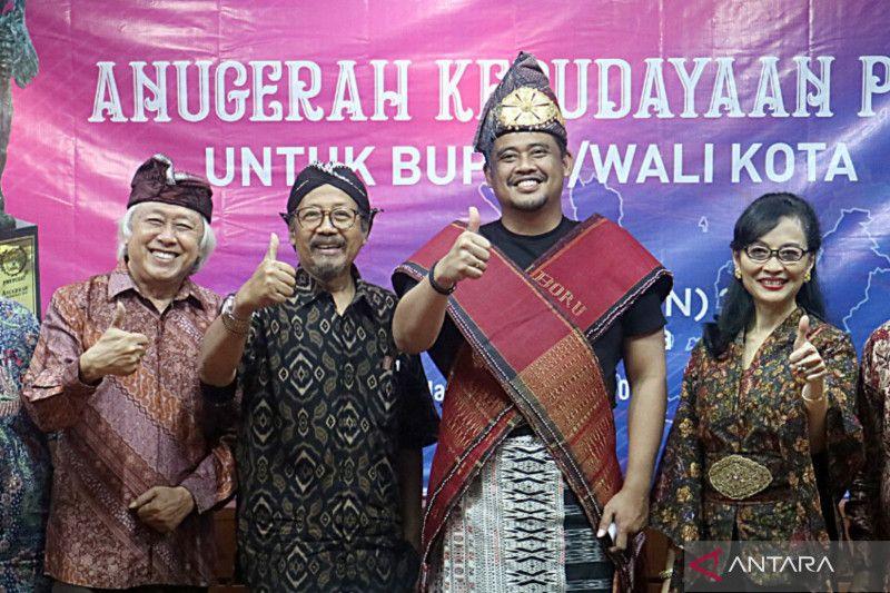 Mantu Jokowi Kembangkan Digitalisasi Sandang dari Pakaian Adat