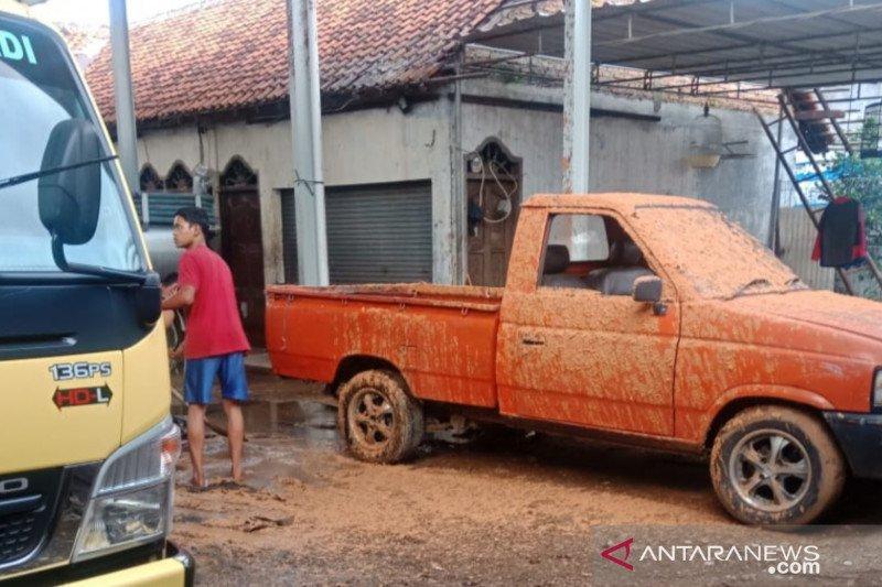 Dinas LH DKI Selidiki Viralnya Video Truk Tinja Buang Limbah ke Saluran Air di Cawang