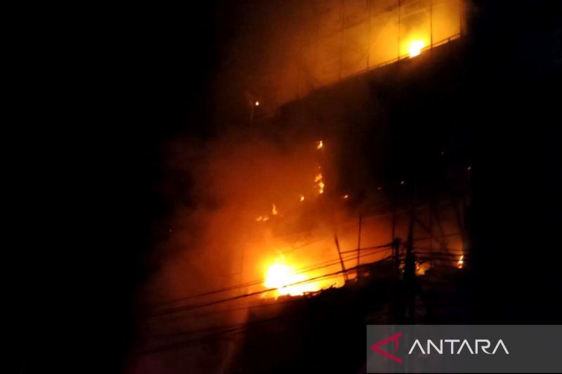 Kebakaran Ruko 4 Lantai di Gunung Sahari Berhasil Dipadamkan, Kerugian Capai Rp500 Juta