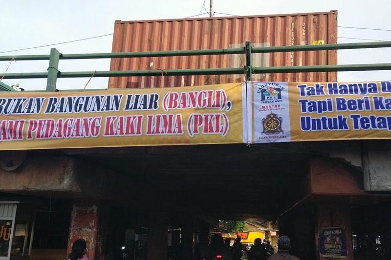 Puluhan PKL Tambak Asri Surabaya Minta Pemkot Tak Asal Gusur Tanpa Ada Solusi