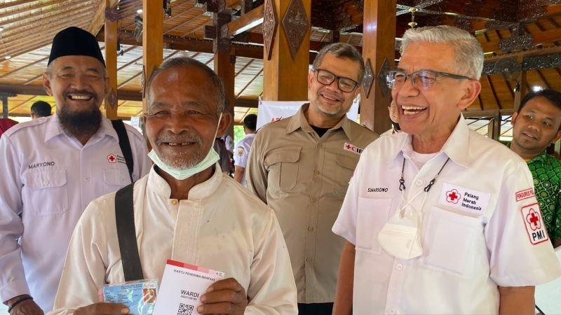 PMI Salurkan Bantuan Non Tunai ke Peternak Terdampak PMK
