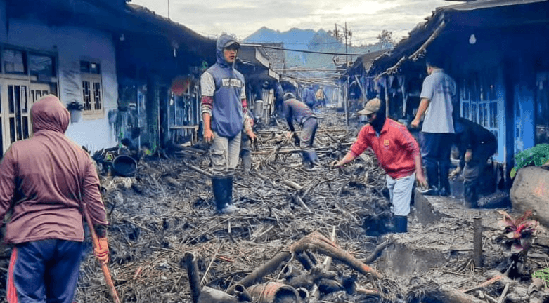 Permukiman Penduduk di Lereng Gunung Ijen Bondowoso Terendam Lumpur 60 Cm