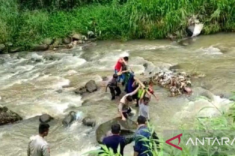 Mayat Perempuan Telanjang Ditemukan di Sungai Cipelang Sukabumi