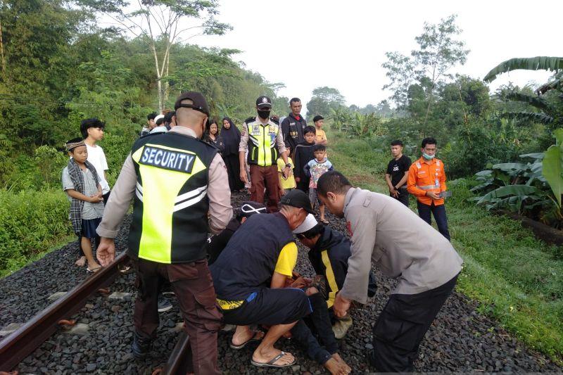 Tertidur Pulas di Atas Rel, Pemuda Sukabumi Nyaris Tewas Terserempet Kereta Api