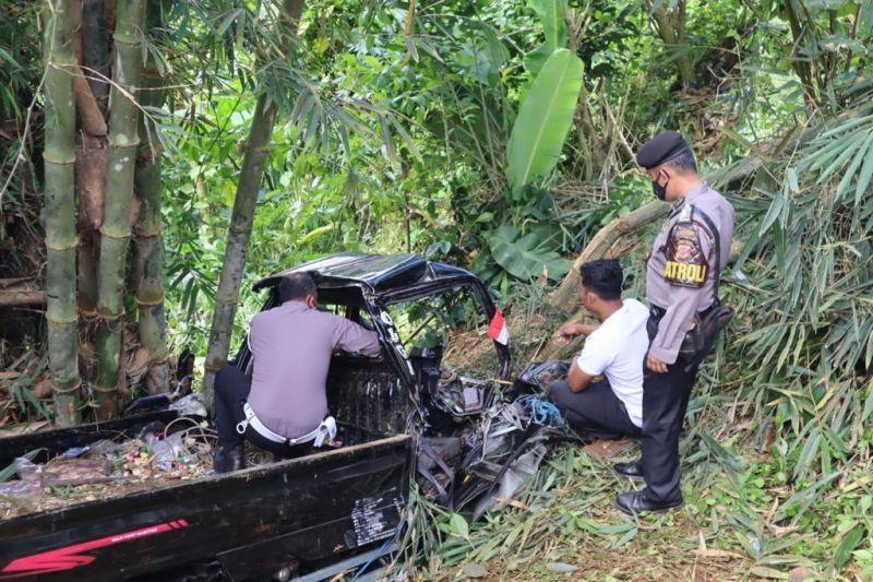 Polisi Selidiki Penyebab Kecelakaan Mobil Pikap Terjun ke Jurang di Ciamis