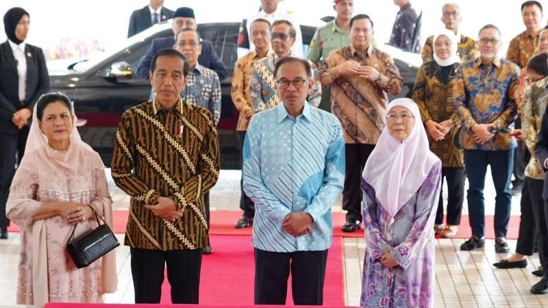 Ida Fauziyah Dampingi Jokowi Temui PM Anwar Ibrahim, Fokus Bahas Perlindungan PMI