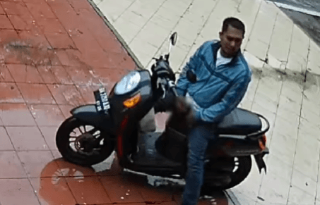 Viral Pria Memainkan Kelamin di Depan Wanita, Wajahnya Terlihat Jelas dan Bawa Motor Scoopy
