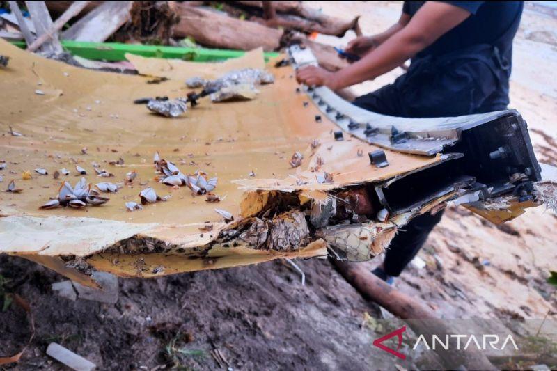 Polisi Sisir Tempat Ditemukannya Serpihan Diduga Mirip Badan Pesawat di Natuna