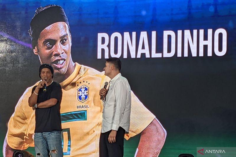 Pecinta Sepak Bola Merapat, Ronaldinho Main Bareng RANS Nusantara FC pada Laga Trofeo