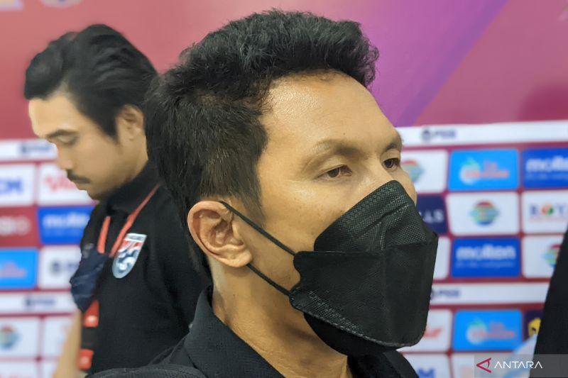 Wow! Pelatih Timnans Thailand U-16 Ini ternyata Bisa Ngomong Bahasa Indonesia lho