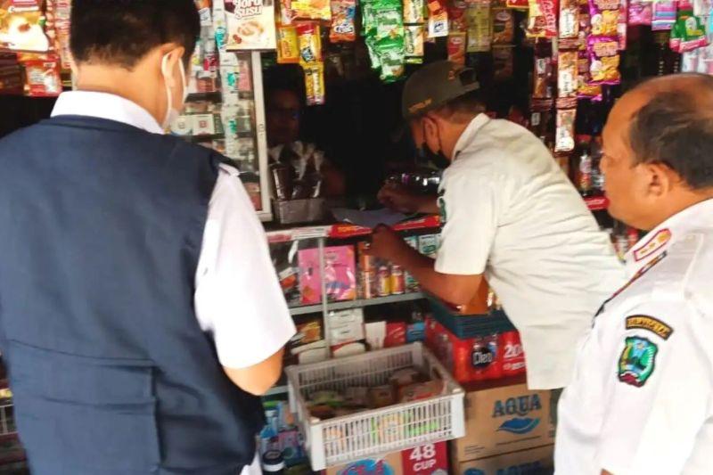 Kecolongan Rakyat Cerdik, Satpol PP dan Bea Cukai Madiun Razia Rokok Ilegal di Warung