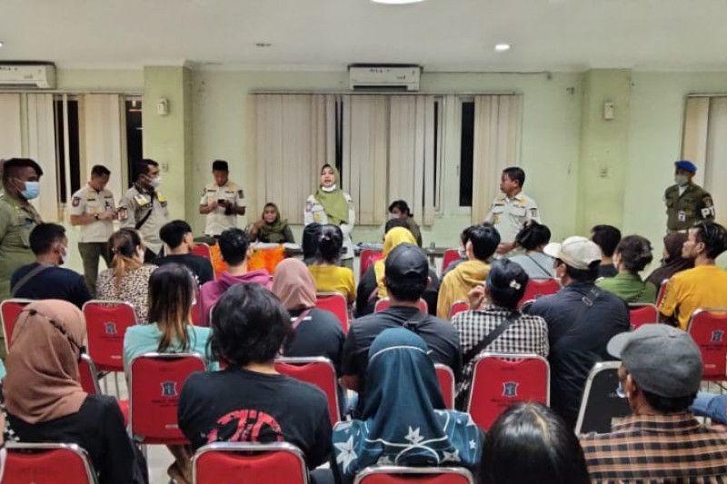26 Orang Bukan Pasutri Kena Razia Valentine di Surabaya