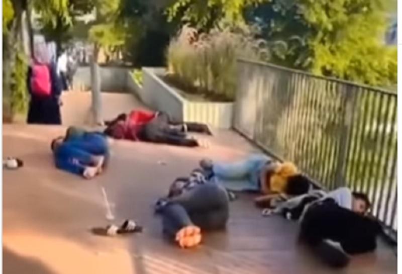 Remaja 'SCBD' Tidur Ngemper di Dukuh Atas Viral!