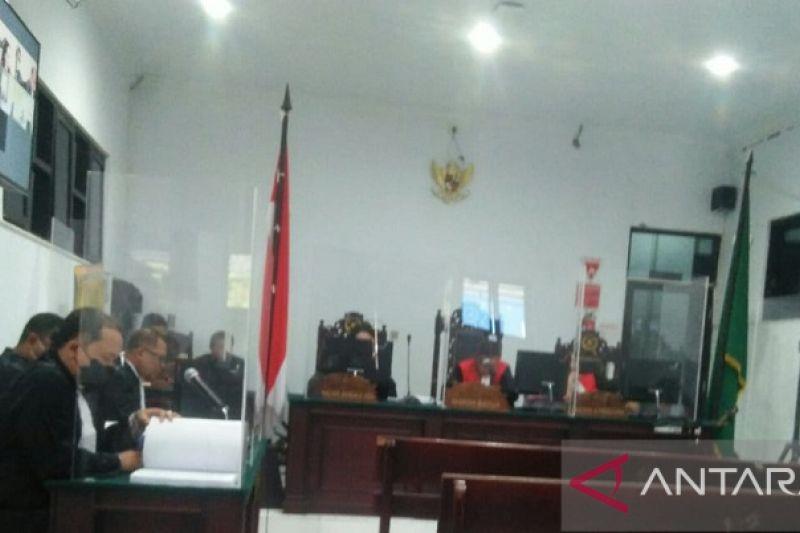 Didakwa Terima Suap, Mantan Wali Kota Ambon Dituntut 8,5 Tahun Penjara