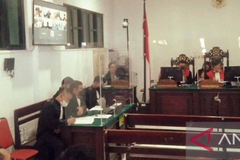 Eks Wali Kota Ambon Richard Louhenapessy Didakwa Terima Suap Rp11,2 Miliar