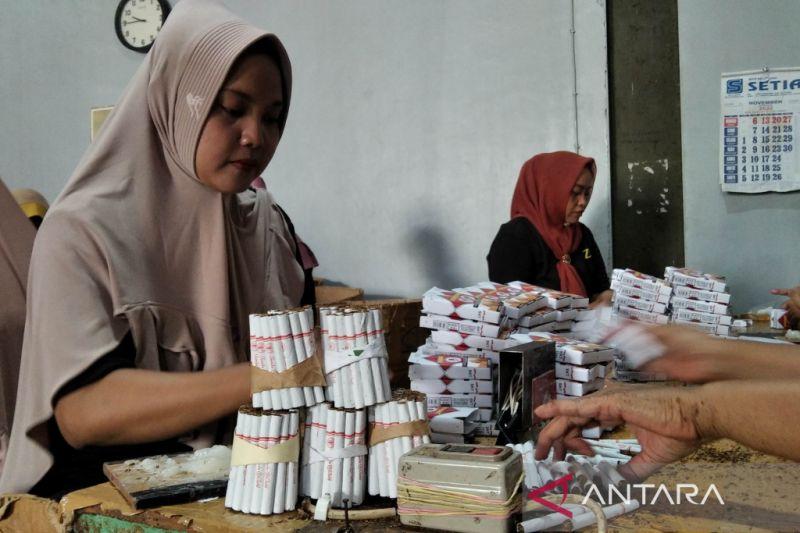 Tega! Pabrik Rokok Kecil di Kudus Dikenakan Kenaikan Tarif Cukai Rokok 10 Persen
