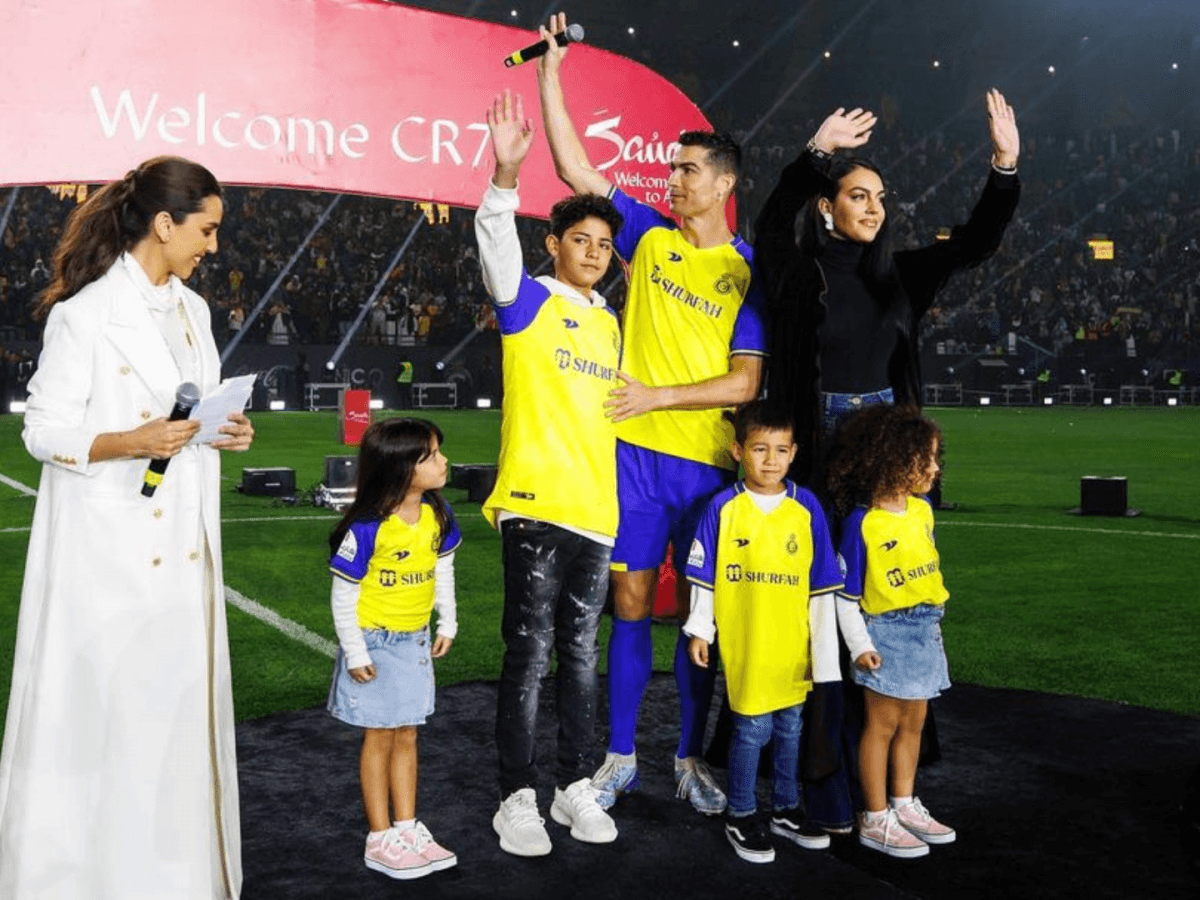 Pasangan Belum Nikah tak Boleh Serumah, Kerajaan Saudi Larang Ronaldo Tinggal Bareng Georgina?