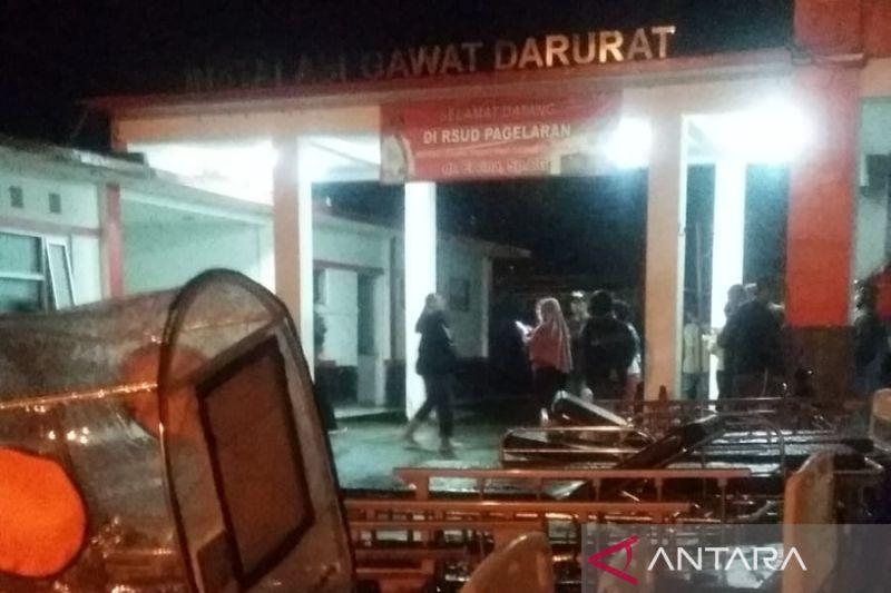 Puluhan Pasien Dievakuasi usai Sejumlah Ruangan di RSUD Pagelaran Cianjur Terbakar