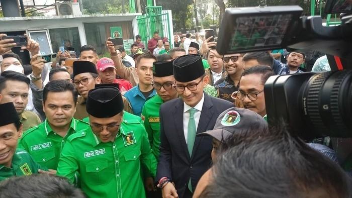 Marawisan dan Salawatan Sambut Kedatangan Sandiaga di DPP PPP