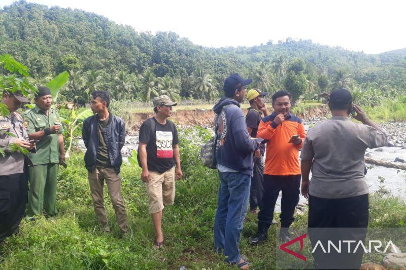 Tim SAR Gabungan Cari Satu Pemancing yang Hilang Terbawa Arus Sungai Cimaja
