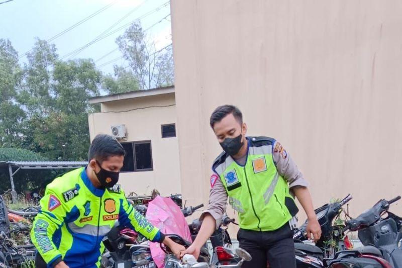 Polisi Evakuasi Pasutri yang Tewas karena Kecalakaan di Cilegon
