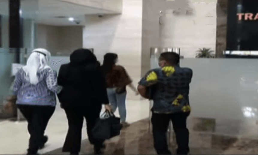Hampir Sehari Putri Sambo Diperiksa Tapi Gak Ditahan, Netizen Kecewa