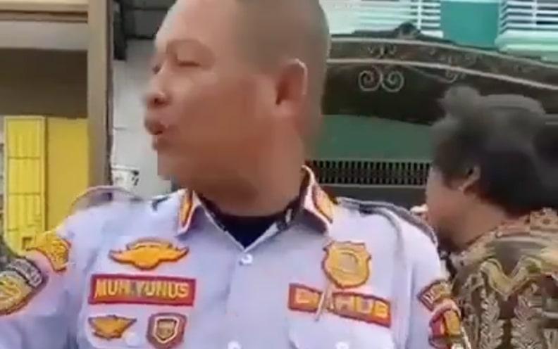 Sepupuan, Anggota Dishub Bela Anak Anggota DPRD di Wajo