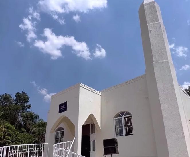 Keren! Ivan Gunawan Bagun Masjid di Uganda Tuai Pujian Netizen