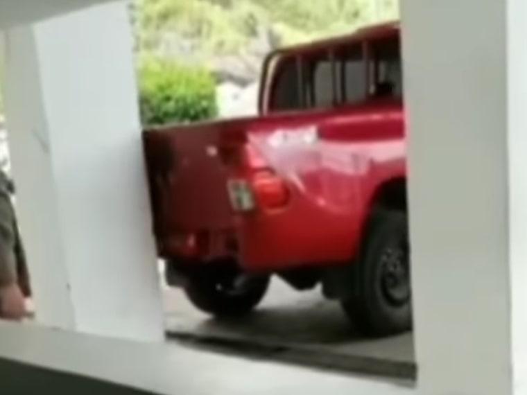 Viral Anggota Satpol PP Sumbar Diduga Sengaja Rusak Mobil Dinas Pelat Merah