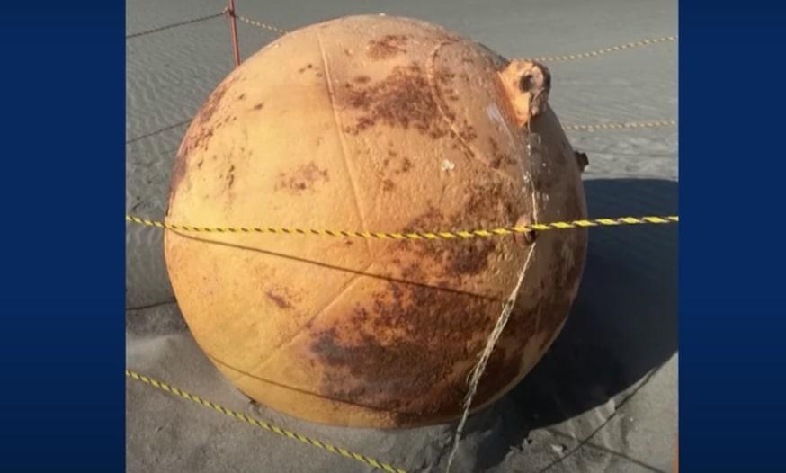 Heboh Bola Besar Misterius Terdampar di Pantai Enshu Jepang