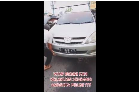 Heboh! Mobil Oknum Polisi Keukeuh Ogah Mundur dari Jalanan, Mahfud MD Cuit di Twitter