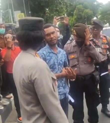 Usai Sambo Divonis Seumur Hidup, Sekelompok Massa Demo di Depan PN Jaksel