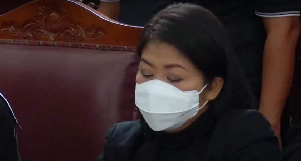 Selalu Dandan, Putri Candrawathi Pakai Eye Shadow Hitam saat Persidangan
