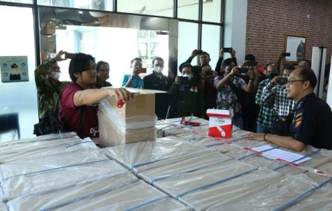 Bea Cukai Malang dan Dumai Amankan Miras dan Jutaan Batang Rokok Ilegal