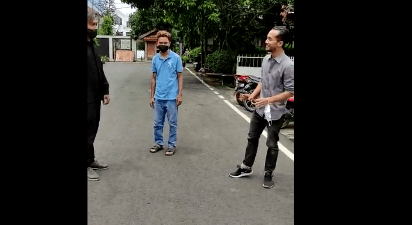 Sempat Larang Wartawan Mendekat Rumah Sambo, Duo ‘Alay’ Rambut Pirang Kini Menghilang