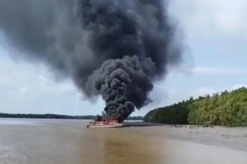 Perahu Motor Cepat Terbakar di Tarakan Kaltara