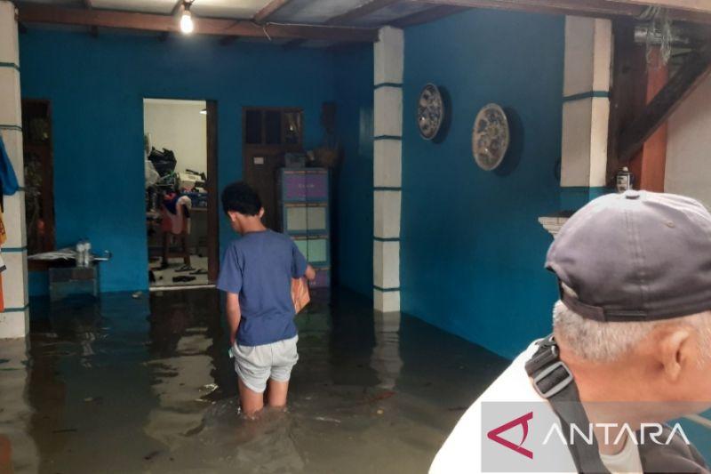 Sejak Minggu Banjir Rendam Tol Bitung, Hari Ini Masih Belum Surut Juga