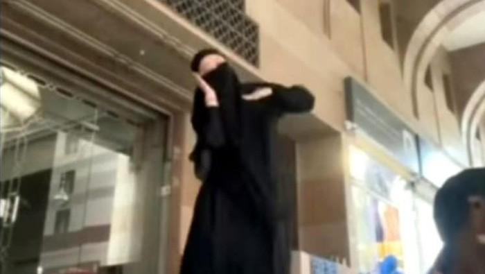 Viral! TikToker AA dari Samarinda Joget di Mekkah, Kemenag: Tidak ada Nama Itu di Jemaah Haji