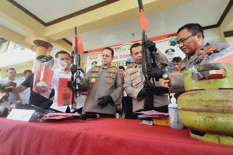 Polresta Banyuwangi Temukan Senpi Rakitan Ilegal di Warung