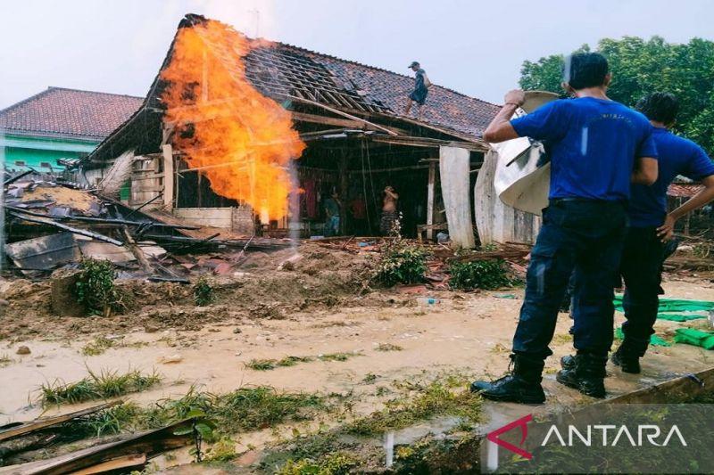 BPBD Sampang Terjunkan Tim Gabungan ke Lokasi Sumur Bor Semburkan Gas Api
