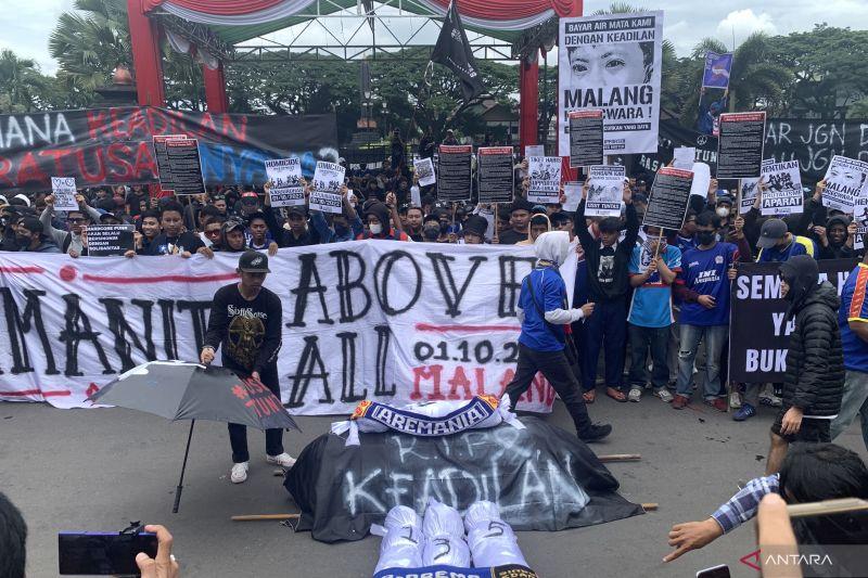 Ribuan Aremania Gelar Aksi Damai Tuntut Proses Hukum yang Adil terkait Tragedi Kanjuruhan