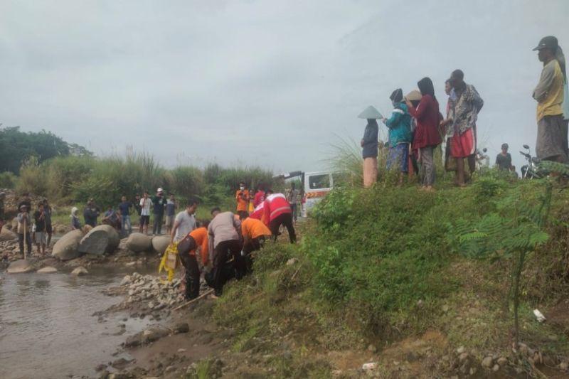 Tiga Orang Diduga Tenggelam Ditemukan Tewas di Sungai Sengkarang Pekalongan
