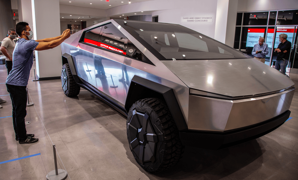 Tesla Mulai Produksi Cybertruck Akhir 2023
