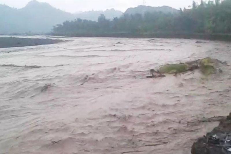 Bupati Lumajang Minta Masyarakat Waspadai Lahar Dingin Usai Gunung Semeru Erupsi