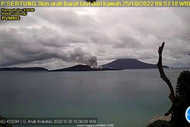 Gunung Anak Krakatau Erupsi Semburkan Abu Setinggi 150 Meter