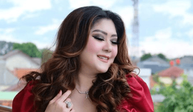 Foto-foto Cantik dan Seksi Putri Candrawathi Istri Irjen Ferdy Sambo, Cek Faktanya