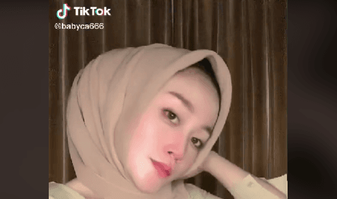 Tiktokers Berhijab Pamer Payudara demi Jumlah Pengikut